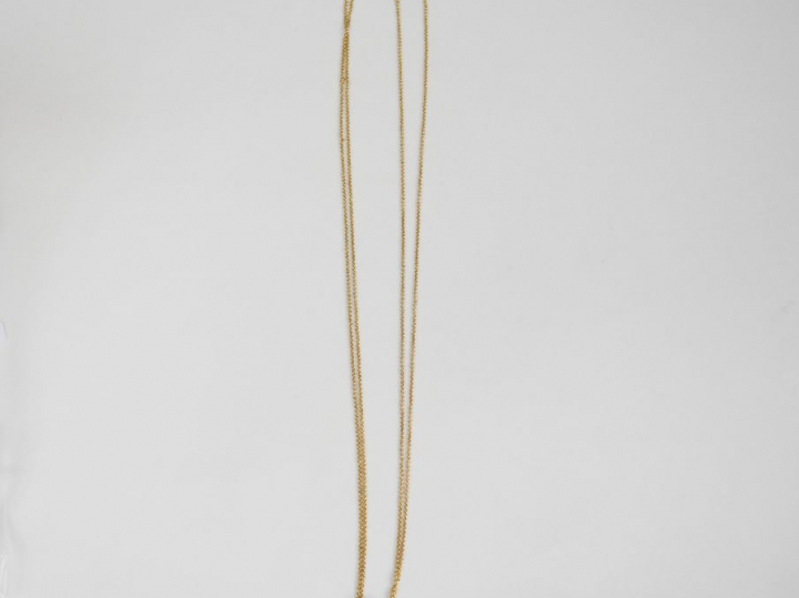 Chaine double rangs en or jaune, fermoir rectangulaire agrémenté de tr