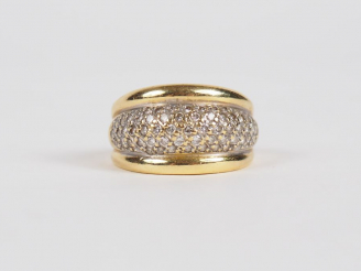 Vente aux enchères Bague dôme en or jaune et pavage de diamants.  TDD. 59 Poids tel. 10,3