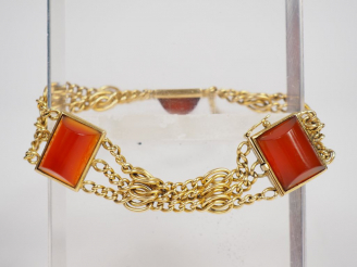 Vente aux enchères Bracelet en or jaune, triple rangs alternés de trois pierres de couleu