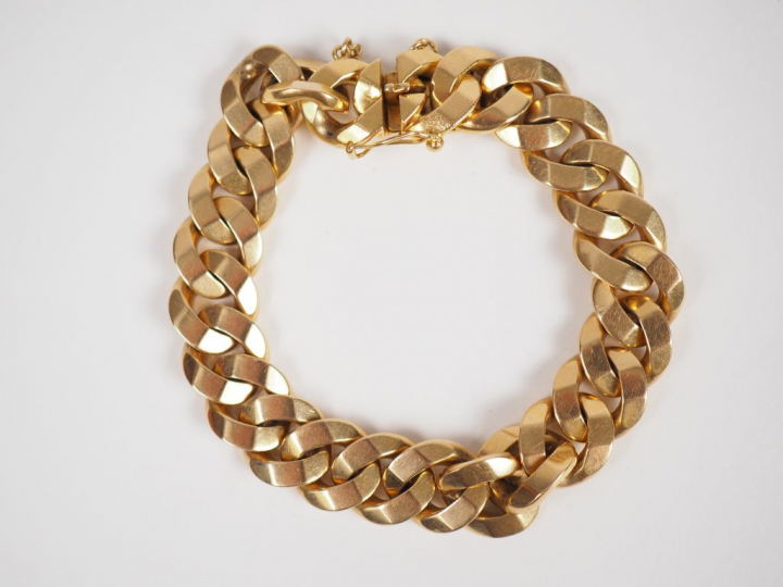 Bracelet en or jaune, maille gourmette.  Poids. 100,35 g