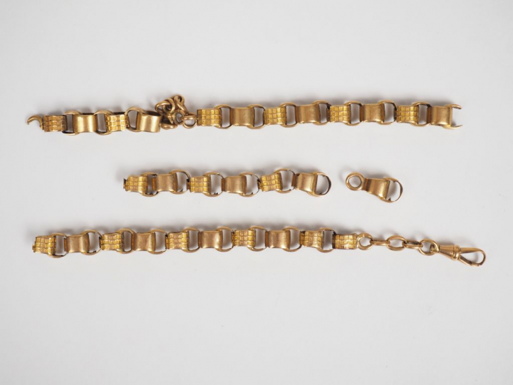 Eléments de collier en or jaune, maille forçat.  Poids. 31,15 g (accie