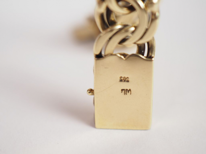 Bracelet souple en or jaune 14k, maille faite de cercles entrelacés. L