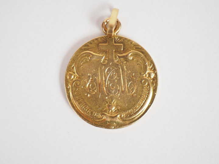 Médaille en or jaune.  Diam. 2 cm  Poids. 6,15 g