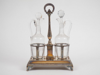 Vente aux enchères Huilier-vinaigrier de style Louis XVI en argent, à décor de godrons, r