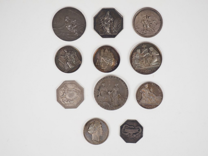 Ensemble de onze différentes médailles en argent.  Poids. 213 g