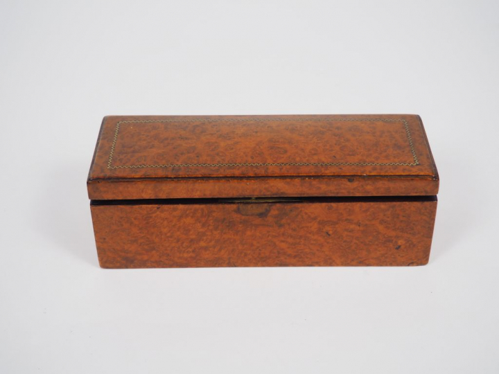 Elégant coffret à jeux de dominos en placage de loupe d'amboine et fil