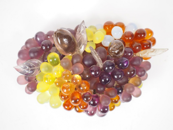 Applique 1940 de style Louis XVI en forme de corbeille de fruits en al