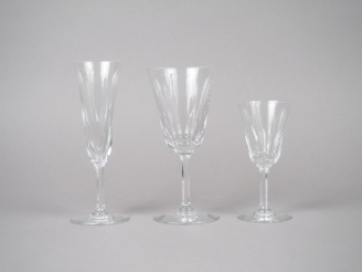 Vente aux enchères SAINT LOUIS. Service 'Cerdagne' en cristal comprenant : 8 verres à eau