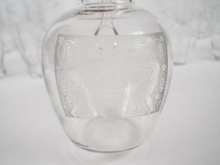 BACCARAT. Service "EROS" en cristal gravé comprenant : 12 verres à Bor