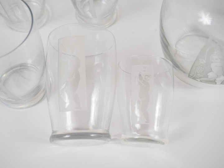 BACCARAT. Service "EROS" en cristal gravé comprenant : 12 verres à Bor