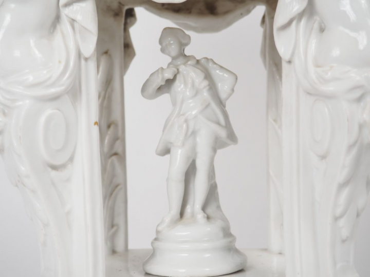 Surtout de table XIXème de style Louis XIV en porcelaine blanche à déc