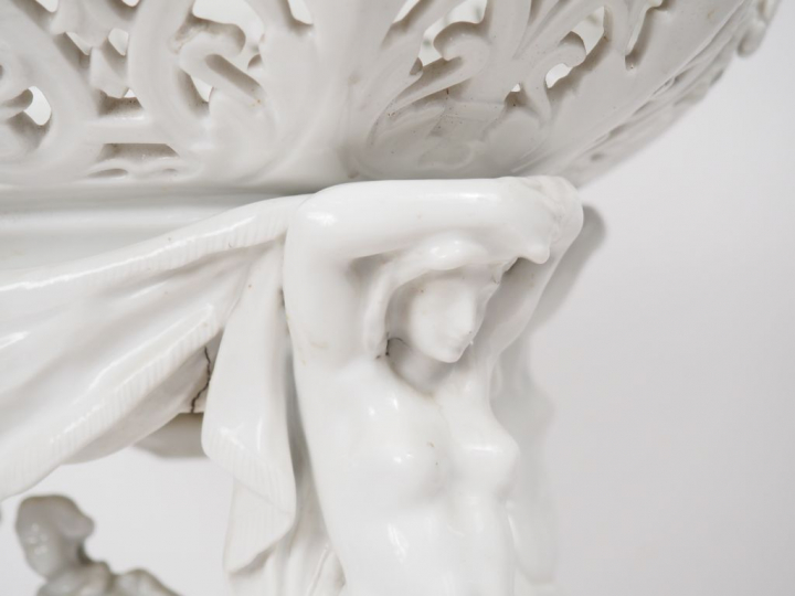 Surtout de table XIXème de style Louis XIV en porcelaine blanche à déc
