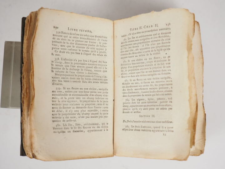 Code Civil des français. Edition originale de 1804. Dim. 10,5 x 7 cm.