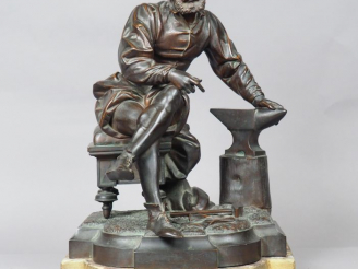 Vente aux enchères P. DUBOIS. 'Forgeron'. Sculpture en bronze à patine médaille. Fonte S.