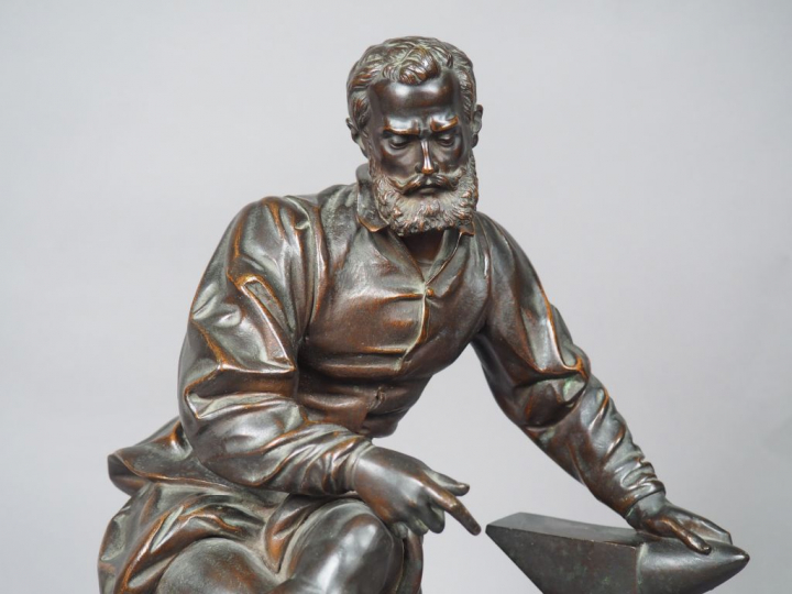 P. DUBOIS. 'Forgeron'. Sculpture en bronze à patine médaille. Fonte S.