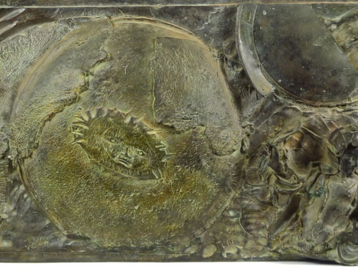 G. JEANCLOS  "Allégorie" Bas-relief en bronze. Signé et daté 93 en bas