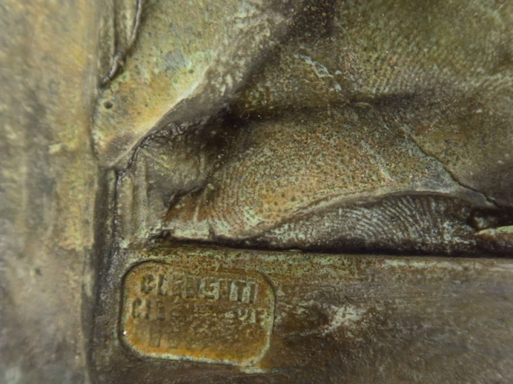 G. JEANCLOS  "Allégorie" Bas-relief en bronze. Signé et daté 93 en bas