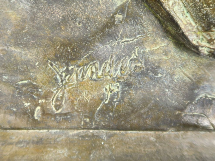 G. JEANCLOS  "Allégorie" Bas-relief en bronze. Signé et daté 93 en bas