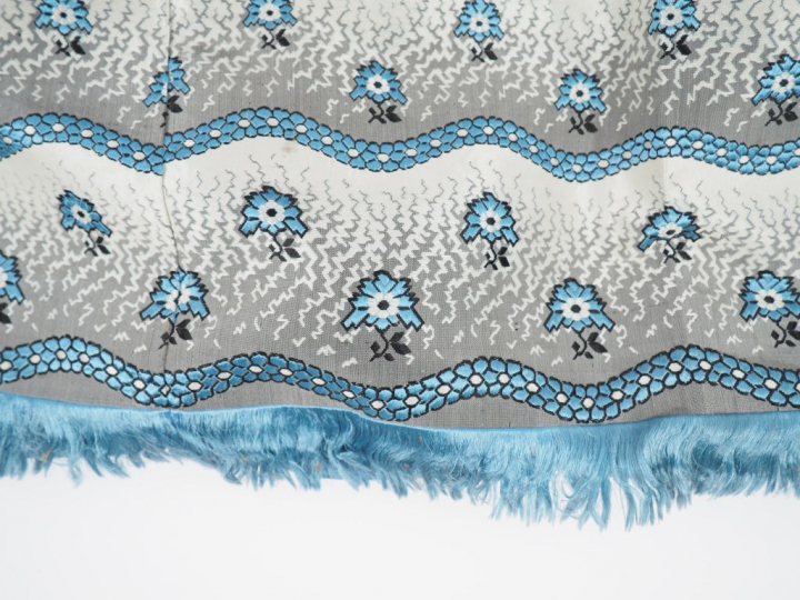 Volants de robe circa 1850/1860 soie bleue et grise 29 cm de haut hors