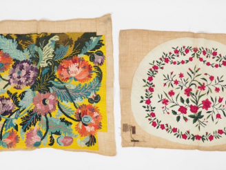 Vente aux enchères Réunion de 2 dessus de sièges XXème siècle. Broderie au canevas polych