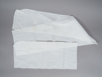 Vente aux enchères Précieux échantillon de batiste, fil de main XIXème siècle, 24 cm/58cm