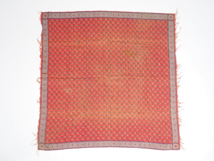 Chale en cachemire XIXème siècle 1m /97 cm poil trainant à l'arrière. 