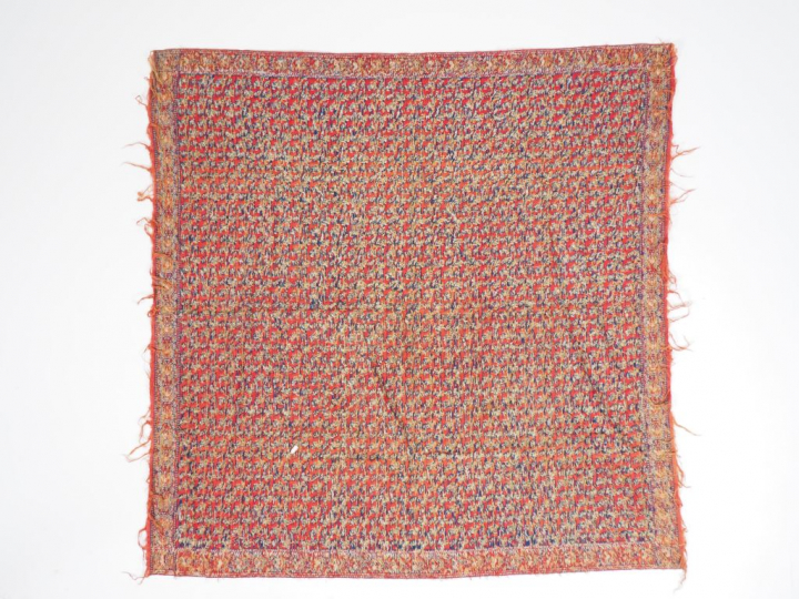 Chale en cachemire XIXème siècle 1m /97 cm poil trainant à l'arrière. 