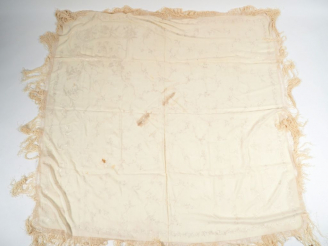 Vente aux enchères Chale de Canton satin de soie blanc finement brodé sans envers de déli
