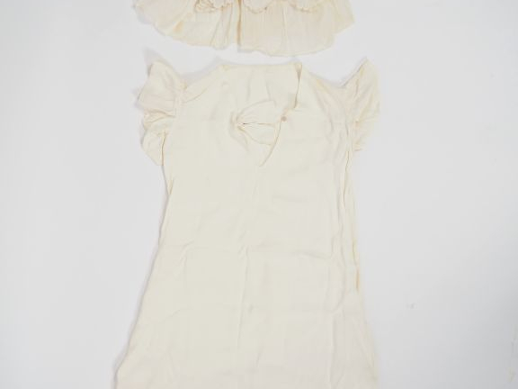 Robe de jeune fille années 1930, soie synthetique, effet de plissé sur
