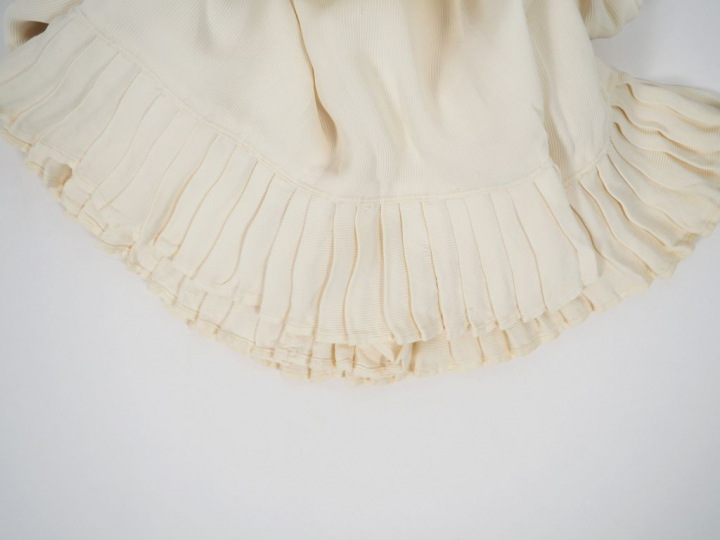Robe de jeune fille années 1930, soie synthetique, effet de plissé sur