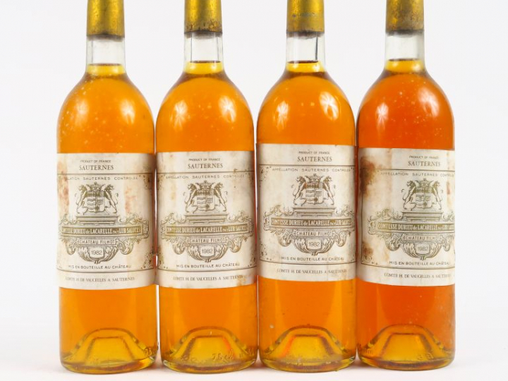 4 BOUTEILLES CHÂTEAU FILHOT CC SAUTERNES - 1982 - BG+/ET