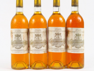 Vente aux enchères 4 BOUTEILLES CHÂTEAU FILHOT CC SAUTERNES - 1982 - BG+/ET