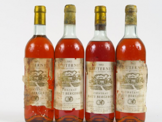 Vente aux enchères 4 BOUTEILLES CHÂTEAU HAUT BERGERON SAUTERNES - 1983 - 1 BG/2 HEP/1 MEP