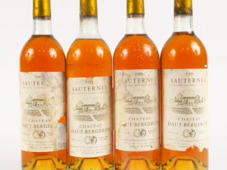 Vente aux enchères 4 BOUTEILLES CHÂTEAU HAUT BERGERON SAUTERNES - 1985 - 3 BG/1 HEP/ELA