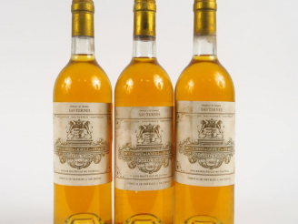 Vente aux enchères 3 BOUTEILLES CHÂTEAU FILHOT CC SAUTERNES - 1986 - BG