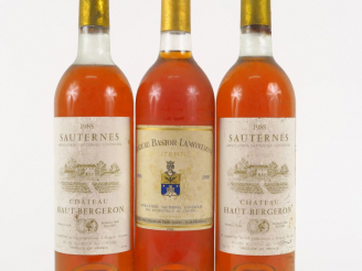 Vente aux enchères 3 BOUTEILLES SAUTERNES : 1 CHÂTEAU BASTOR LAMONTAGNE 1990 BG+ - 2 CHÂT