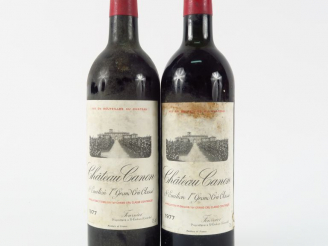 Vente aux enchères 2 BOUTEILLES CHÂTEAU CANON 1er GCC ST EMILION - 1977 - LB/ET/1 CAPS L 