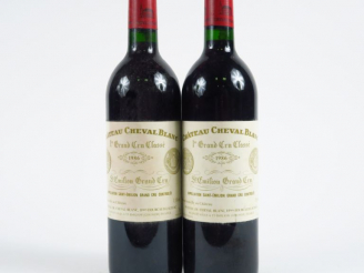 Vente aux enchères 2 BOUTEILLES CHÂTEAU CHEVAL BLANC 1er GCC ST EMILION - 1986