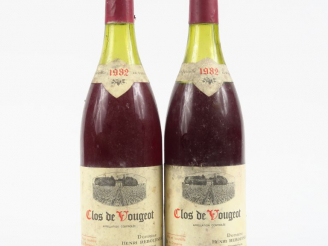 Vente aux enchères 2 BOUTEILLES CLOS DE VOUGEOT GC H. REBOURSEAU - 1982 - 4,5 CM/6 CM/CAP