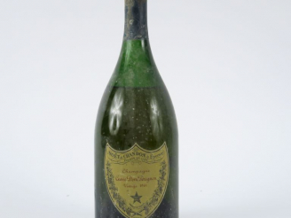 Vente aux enchères 1 BOUTEILLE CHAMPAGNE DOM PERIGNON - 1961 - 5 CM SOUS LA COIFFE/COIFFE
