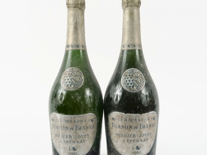 2 BOUTEILLES CHAMPAGNE PERRIER JOUET 'BLASON DE France' - 1961 - BONS 