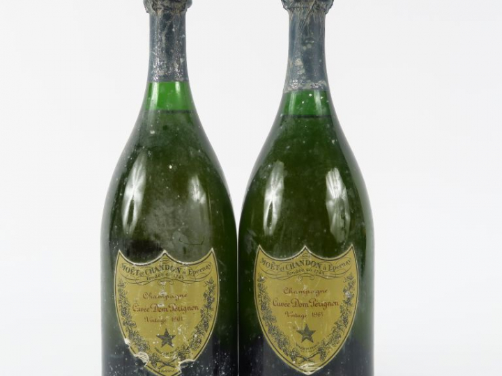 2 BOUTEILLES CHAMPAGNE DOM PERIGNON - 1961 - 1,5 CM SOUS LA COIFFE/COI