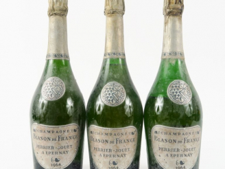 Vente aux enchères 3 BOUTEILLES CHAMPAGNE PERRIER JOUET 'BLASON DE France' - 1964 - 1 BON