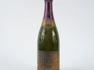 Vente aux enchères 1 BOUTEILLE CHAMPAGNE VEUVE CLICQUOT PONSARDIN - 1969 - NIVEAU TLB