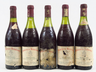 Vente aux enchères 5 BOUTEILLES CHÂTEAU DE BEAUCASTEL CHATEAUNEUF DU PAPE - 1983 - 3 PRES