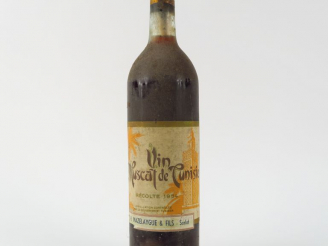 Vente aux enchères 1 BOUTEILLE VIN MUSCAT DE TUNISIE MAZELAYGUE - 1954 - BG+