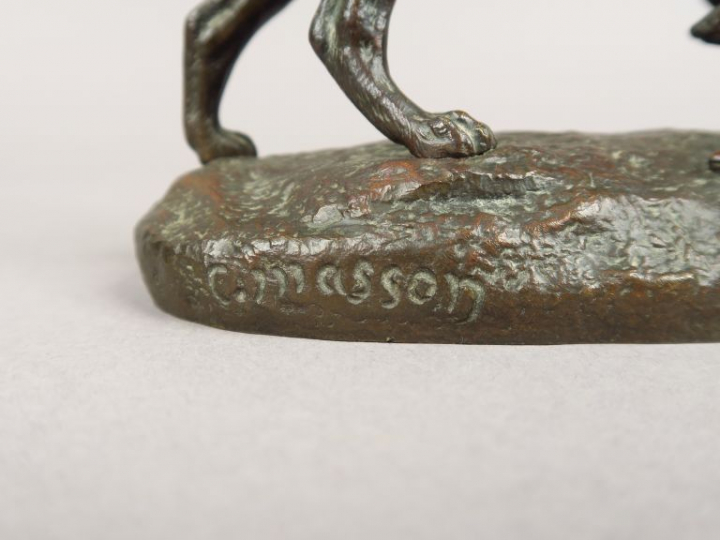 C. MASSON. "Le chien et la tortue" Sujet en bronze à patine brune. Sig