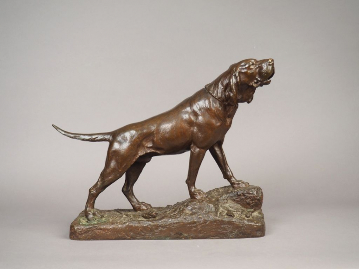 L. BUREAU. "Chien de chasse" Sculpture en bronze à patine brune. Signé
