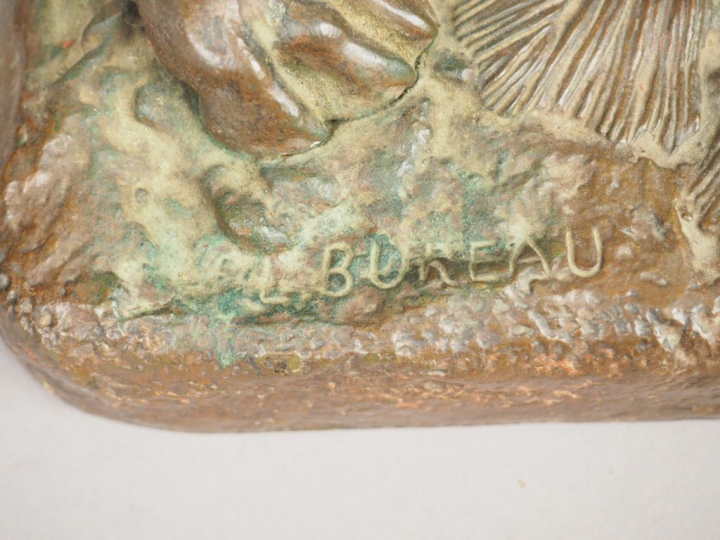 L. BUREAU. "Chien de chasse" Sculpture en bronze à patine brune. Signé