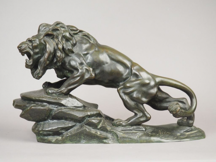NERIN. "Lion rugissant" Sculpture en bronze à patine brune. Signée.  3